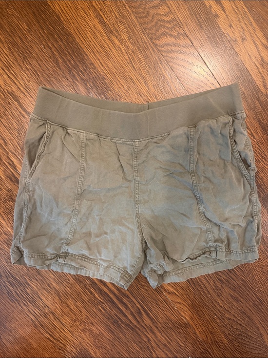 Faherty Pants - Faherty Olive Green Arlie Shorts with Elastic Waistband
